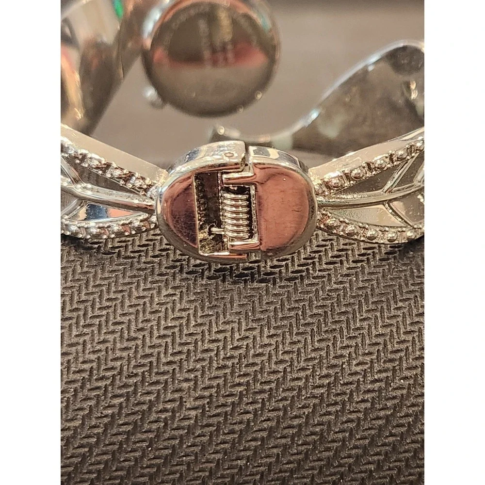 Studio Bangle‎ Band Quartz Watch Womens Needs Battery Silver Tone 21mm